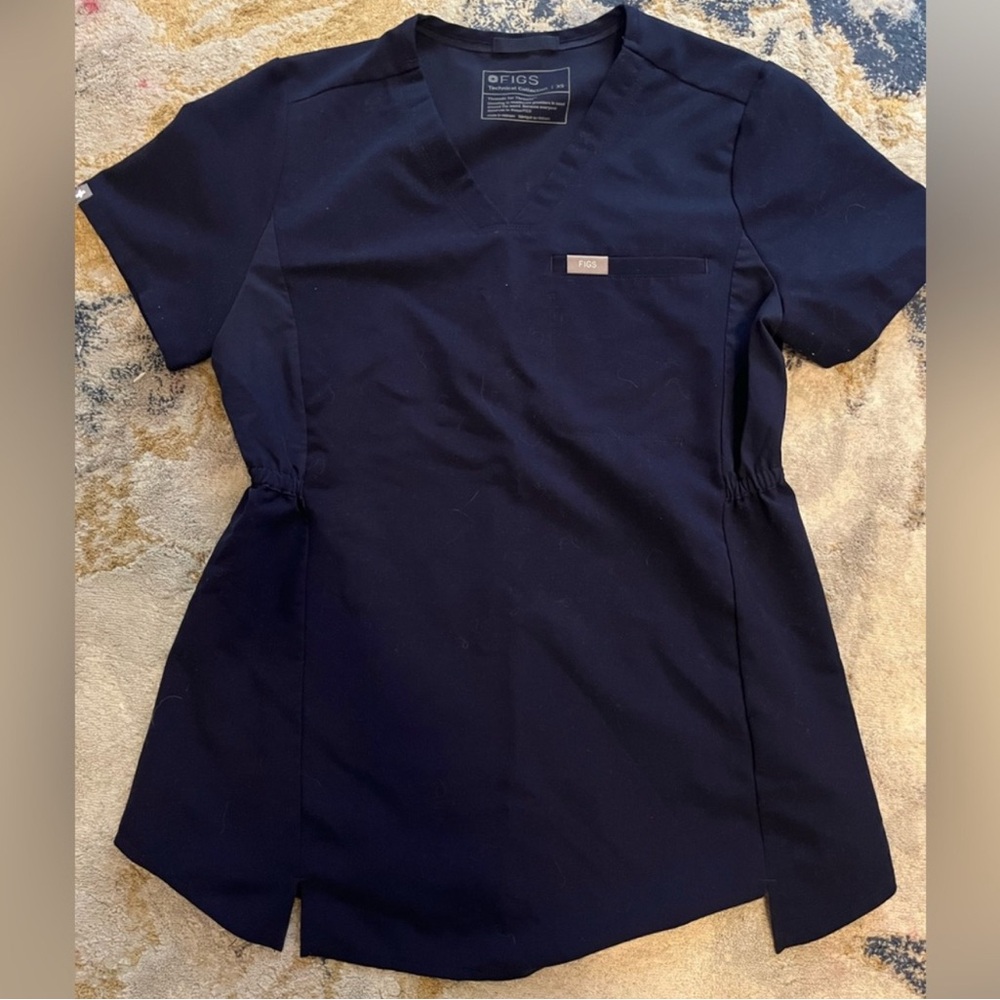 Figs navy maternity scrubs
1 top 2 pants